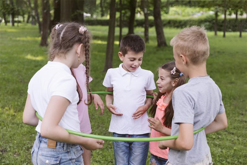 medium-shot-kids-playing-with-hula-hoop (1)